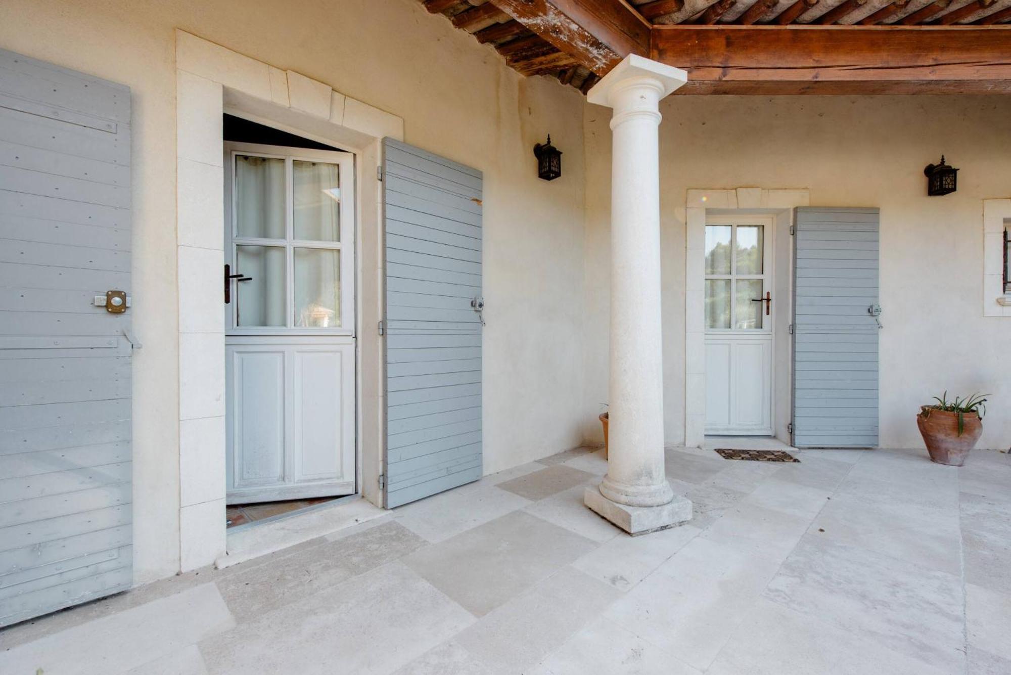 Mas De Lure Hotel Salon-de-Provence Exterior photo
